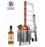 Équipement de distillerie de whisky Huashang : Alambic en cuivre sur mesure et colonne de rectification en acier inoxydable pour spiritueux artisanaux