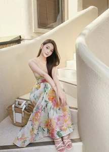 เดรสยาวลายดอกไม้สไตล์โบฮีเมียนสำหรับฤดูร้อน ผลิตจากโพลีเอสเตอร์ 100% ไม่ยับง่าย ขายส่ง รับสั่งทำ  สำหรับผู้หญิง แขนกุด คอวี เปิดหลัง ผ้าชีฟอง เหมาะสำหรับงานปาร์ตี้ - Product Image 4