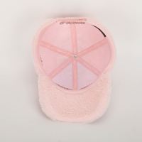 Casquettes de baseball sportives en velours 6 panneaux personnalisées BSCI de haute qualité, tendance, unisexe, avec logo brodé, ajustables, en fourrure pelucheuse, 100 % polyester