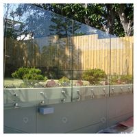 PRIMA Colonne de support ronde compacte pour balustrade en verre, détails raffinés pour l'aménagement intérieur de duplex de luxe léger