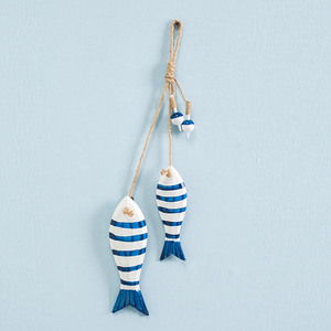 Colgante de madera mediterráneo con forma de pez, 2 uds., decoración para el hogar, colgante de pared, diseño a rayas rojas y azules - Product Image 3