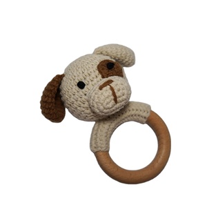 100% hecho a mano Amigurumi lindo cachorro <span class=keywords><strong>perro</strong></span> ganchillo juguete suave sonajero de <span class=keywords><strong>madera</strong></span> <span class=keywords><strong>mordedor</strong></span> infantil - Product Image 1