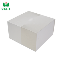 Coffret cadeau en carton estampé et gaufré à l'or pour bougies de baptême