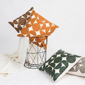 Housse de coussin en cuir PU à motifs géométriques de style simple, 45x45, pour canapé et lit, tissée, personnalisable, vente en gros - Product Image 1