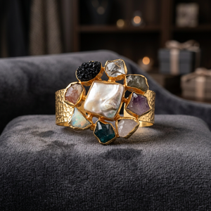 Bracelet manchette ajustable en laiton plaqué or pour femme, design croissant avec pierre naturelle, tendance et élégant pour les soirées - Product Image 3