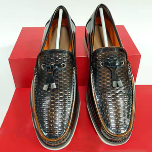 Mocassins en cuir véritable pour hommes, bout rond, à enfiler, avec pompon, tendance mode, toutes saisons, chaussures décontractées - Product Image 1