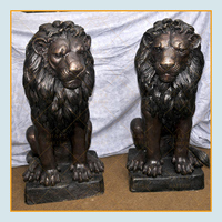 Paire de sculpture grandeur nature de lion de jardin en bronze de gardien coulé en cuivre à vendre