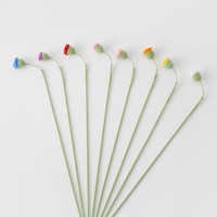 Afgewerkte gehaakte kleine distelbloemsteel, kunstmatige, eeuwigdurende, geweven garen bloemdecoratie voor thuis.