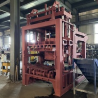 Machine automatique de fabrication de blocs de béton haute pression QT15-15 avec contrôle PLC pour la production de pavés creux et pleins
