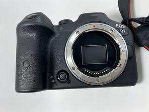 Appareil photo hybride Canon EOS R7 d'occasion prêt à être expédié, boîtier seul, capteur APS-C 32,5 MP, vidéo 4K 60p, excellent prix pour la photographie de la faune - Product Image 5