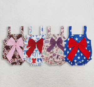 Ropa de bebé para niñas hermanas: Pelele con volantes, tirantes, lazo y diseño de vacas del Oeste para el 4 de julio - Product Image 1
