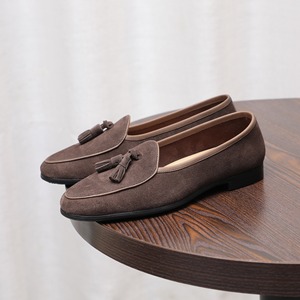 Nuevos mocasines con flecos de cuero mate y elegantes para hombre, zapatos de cuero genuino estilo británico, zapatos casuales de cuero de una pieza para hombre - Product Image 1