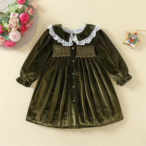 Autunno inverno abito da ragazza a manica lunga con collo in pizzo in velluto dorato con bottoni per bambini abiti natalizi per bambini Stock - Product Image 5
