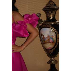 Vestido de Noche Fucsia con Mangas Abullonadas, Diseño con Tirantes, Estilo Línea A, Largo hasta el Suelo, Poliéster, Talla XXL, con Bordado de Encaje y Cristales - Product Image 2