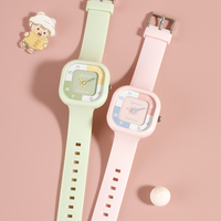 Montre à quartz de sport carrée pour enfants avec montre en gelée résistante à l'eau de conception de dessin animé pour garçons et filles avec alarme