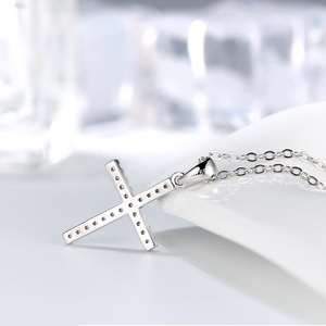 Pendentif Croix Celtique – Potentiel de Marketing Multi-Viral Transfrontalier pour les Grossistes – Scellé en Résine Transparente – Sensation de Solide et de Qualité - Product Image 5