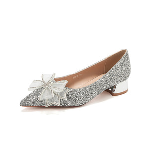 3333D-002 Sandalias de Tacón Bajo con Punta Puntiaguda y Adorno de Lazo, Elegantes y Cómodas para Bodas y Fiestas - Product Image 5