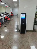 Système de gestion des files d'attente pour banques/hôpitaux OEM, borne de distribution de tickets avec écran tactile et montage au sol