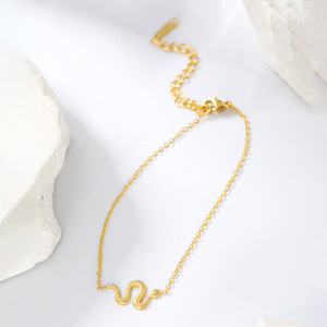 Mode <span class=keywords><strong>Serpent</strong></span> <span class=keywords><strong>Bracelet</strong></span> Minimaliste Mignon Animal 18k Or Chaîne En Acier Inoxydable <span class=keywords><strong>Serpent</strong></span> <span class=keywords><strong>Bracelet</strong></span> pour Femmes - Product Image 5