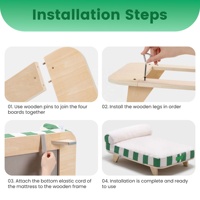 Cama Moderna Rectangular Plegable para Mascotas, Patas de Madera Resistentes, Diseño Acogedor con Rayas, Sofá Elevado para Perros Pequeños y Gatos, Cartón Ecológico