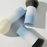 Pinceau de maquillage professionnel en nylon doux avec manche en aluminium coloré de luxe, pinceau Kabuki pour poudre et blush