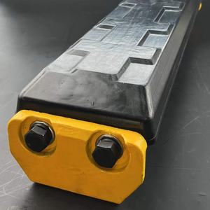 Suku cadang mesin konstruksi blok karet ekskavator, penutup pelindung pelat rantai tahan aus untuk ayunan truk - Product Image 6