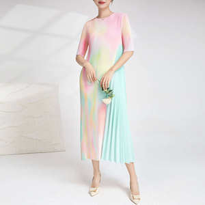 2025 ultimo abito di moda <span class=keywords><strong>donna</strong></span> Miyake stile Casual stampato plissettato Color <span class=keywords><strong>arcobaleno</strong></span> con disegno di cuciture di personalità abito da <span class=keywords><strong>donna</strong></span> - Product Image 4