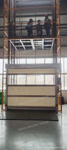 Ascenseur de fret électrique de sécurité à structure en acier durable pour intérieur et <span class=keywords><strong>extérieur</strong></span>, avec rail de guidage, prix d'usine, pour centre logistique - Product Image 4