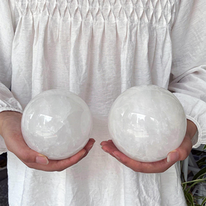 Wholesale Clear Quartz Sphere Clear Quartz <b>Crystal</b> <b>Ball</b> White Quartz Sphere Polished <b>Crystal</b> <b>Ball</b> Natural Quartz - Product Image 3