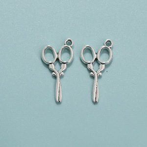 Accessoires rétro miniatures en alliage : ventilateur, téléphone, ciseaux, sèche-cheveux, pendentif, porte-clés artisanal DIY - Product Image 4