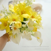 Buket Bunga Tulip Calla Lily Daisy Sutra Mewah Yi Yage SH264 Warna Putih dan Kuning untuk Pernikahan & Pendaftaran Nikah