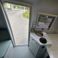 Promotion : Caravane tout-terrain moderne 4x4 en aluminium avec salle de bain préfabriquée et onduleur 3000W pour le camping en extérieur