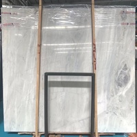 Dalle de marbre blanc nuageux naturel Yabo Venito, sur mesure pour les carreaux de sol et de mur