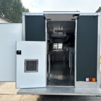 Remorque alimentaire climatisée robuste de 6 m² avec éclairage LED suspendu et ventilation pour événements estivaux et utilisation commerciale