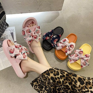 Nouvelles pantoufles décontractées d'été pour femme, motif fraise, pour intérieur et extérieur, tendance - Product Image 2