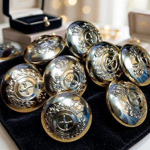 Boutons de chemise en alliage de laiton plaqué, forgés à l'état frais, avec logo personnalisé OEM, pour vestes et vêtements - Product Image 1