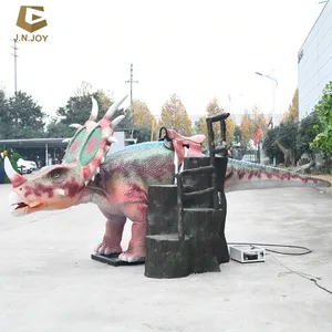 Il dinosauro a gettoni guida il parco di divertimenti guida il dinosauro modello animatronico per i bambini