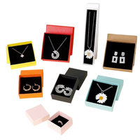 Boîte de rangement pour bijoux en papier marbre bleu imprimé sur mesure Petite boucle d'oreille Long collier Bracelet Bague Boîte cadeau pour bijoux avec logo en mousse