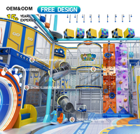 Équipement de terrain de jeux intérieur commercial, jeux de glisse urbains avec trampoline, mur d'escalade, parcours de cordes, tyrolienne