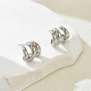 Boucles d'oreilles créoles classiques en laiton vintage avec lunette polie haute conception géométrique grande idée cadeau de fête d'anniversaire de mariage - Product Image 5