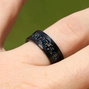 Anillo negro eléctrico de acero de tungsteno personalizado de 8mm con incrustaciones de orquesta colorida, nuevos accesorios de anillo de pareja de moda, anillo de oro - Product Image 5