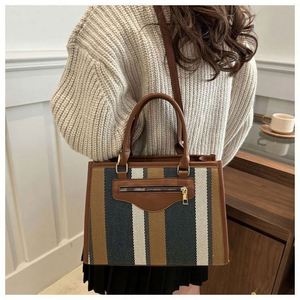 I-0543 USA Mairun Fashion Latest Designer Girls Single <b>Zip</b> PU 6 Inch Small Tote Bags Polyester Lining Outdoor Daily Use Women's - Product Image 5