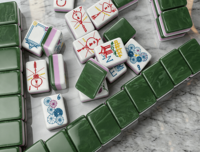 En stock: Juego de Mahjong de lujo de 160 fichas de acrílico grabado de 4 capas, verde esmeralda, con diseño de puesta de sol americana, de 1.26*0.95*0.63 pulgadas, para venta al por mayor.