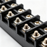 Barrette de bornes de connexion à vis traversante 300V 15A en laiton 8 pôles avec base industrielle en PBT pour câbles 11-20 AWG