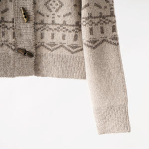 Nuovo Arrivo Cardigan Casual in <span class=keywords><strong>Maglia</strong></span> Fair Isle Ecologico da Donna con Fibbia a Toro, Cappotto Comodo Autunnale, Maglione di Alta Gamma - Product Image 4