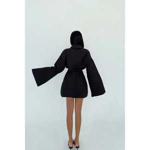 Camisa de Vestir con Cuello Negro para un Estilo Profesional y Elegante - Product Image 1