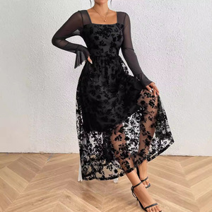 เดรสยาวแฟชั่นผู้หญิงใหม่ ดีไซน์หรูหรา ผ้าลูกไม้สีดำปักลายฉลุ แต่งผ้าต่อกัน แขนยาว เซ็กซี่ - Product Image 3