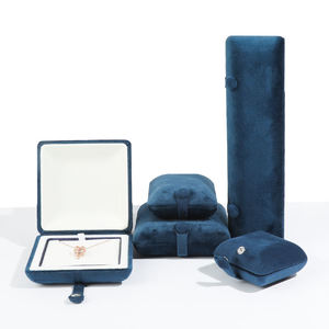 กล่องใส่เครื่องประดับกำมะหยี่สีชมพูสุดหรูแบบกำหนดเองสำหรับแหวน ต่างหู จี้ พร้อมโลโก้จาก JINSKY Wholesale - Product Image 1