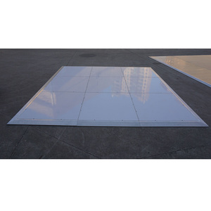 Parquet de danse blanc brillant emboîtable et portable pour événements - Product Image 1