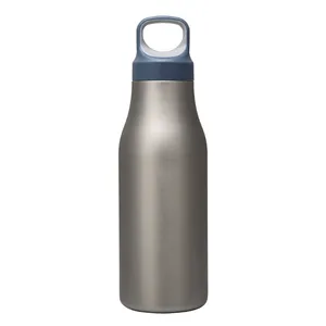 2022 Neue tragbare, farb isolierte Sport-Trinkwasser flasche aus Edelstahl 304